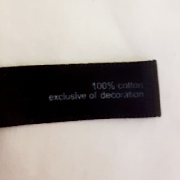 The Limited Long Sleeve Top With Eyelet Closure - Picture 5 of 6